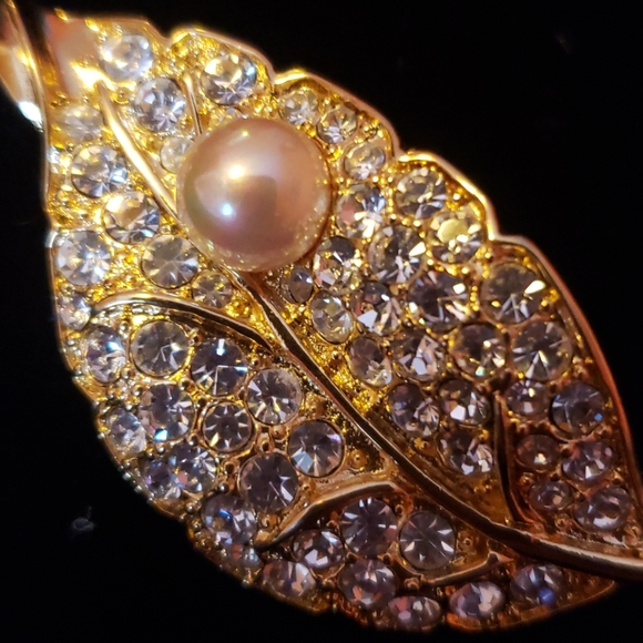 Vintage Nolan Miller Gold Leaf Brooch with Pearl - Picture 4 of 4